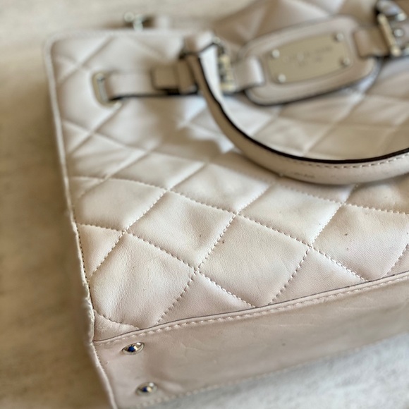 White Michael Kors Quilted Bag / Purse, 14Wx10H - Picture 7 of 8